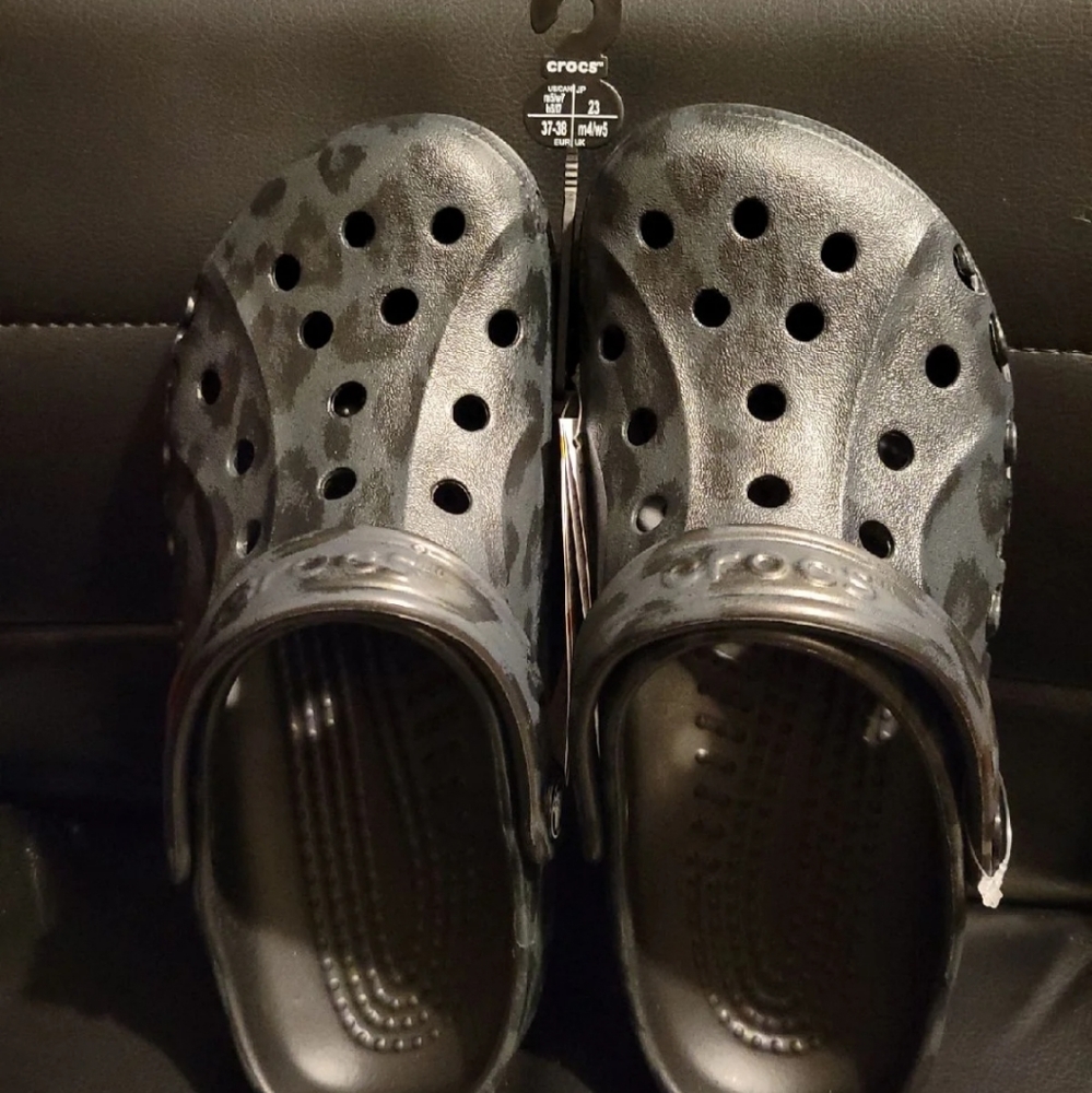 Crocs size 7
